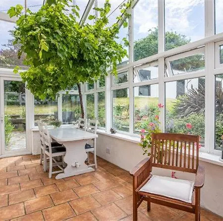 Mountain Paradise In Bunclody, Ferienhaus *